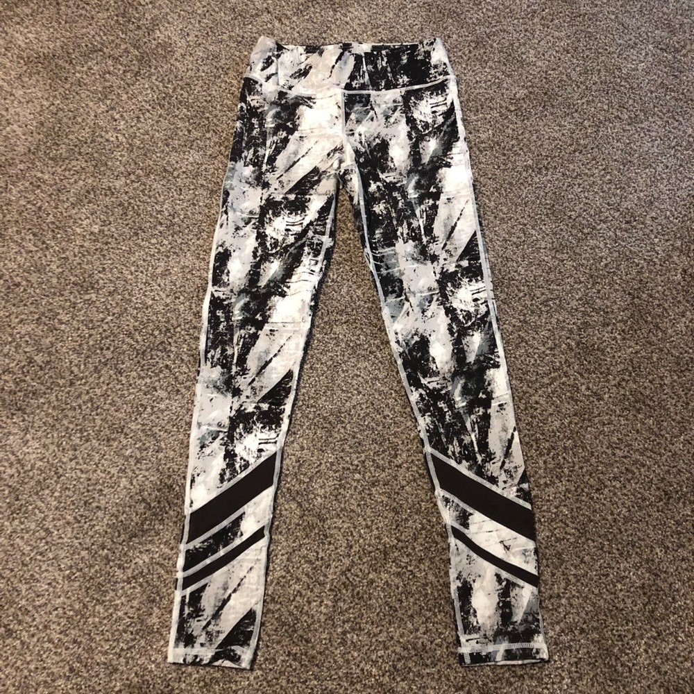 Mono B. Patterned leggings